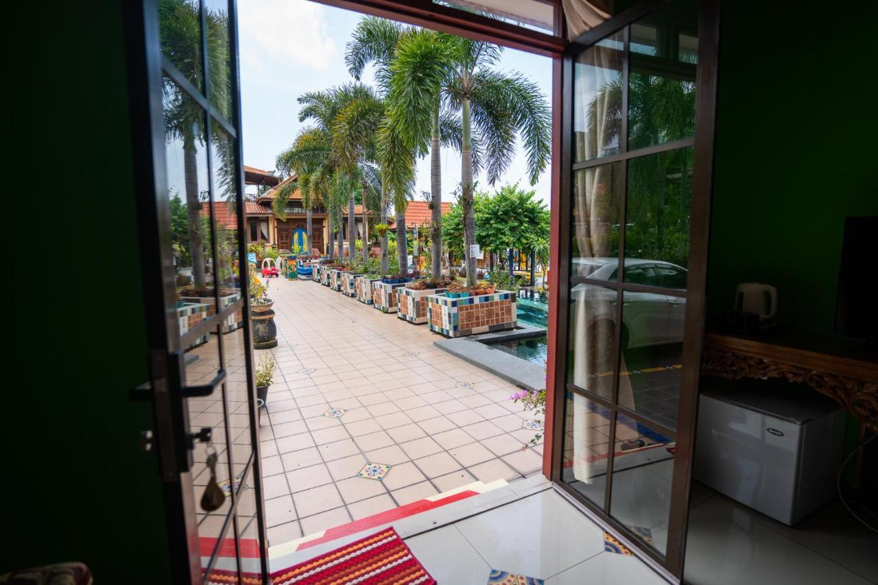 Lost Paradise Resort Batu Ferringhi Exterior foto